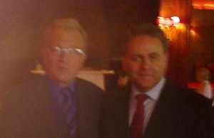 250920090792 Avec Xavier BERTRAND, pendant une pause.